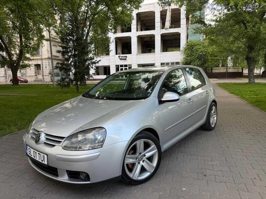 Vând Golf V  *An 2004 * 2.0 TDI *Manual