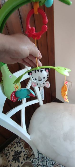 Fischer Price музикална въртележка за кошара