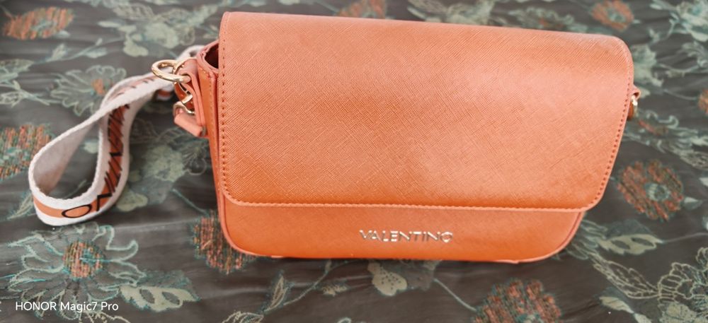 Оригинална чанта Valentino