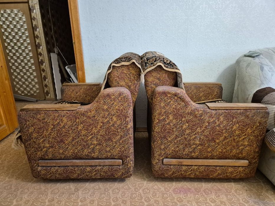 Два б/у кресла .