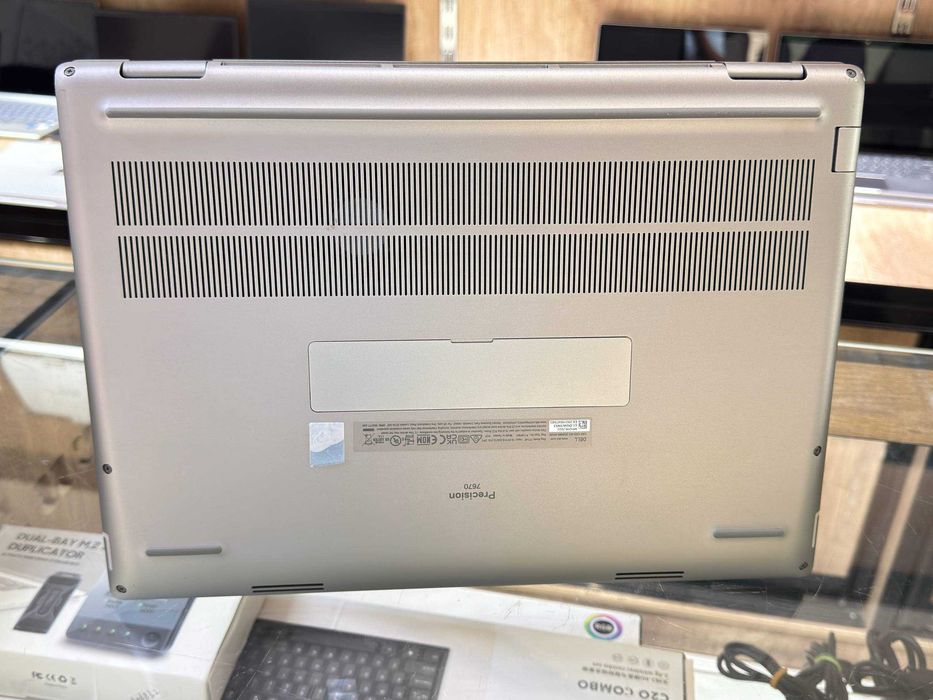 DELL Precision 7670 Core i5-12600HX RAM 64Gb DDR5 SSD 512