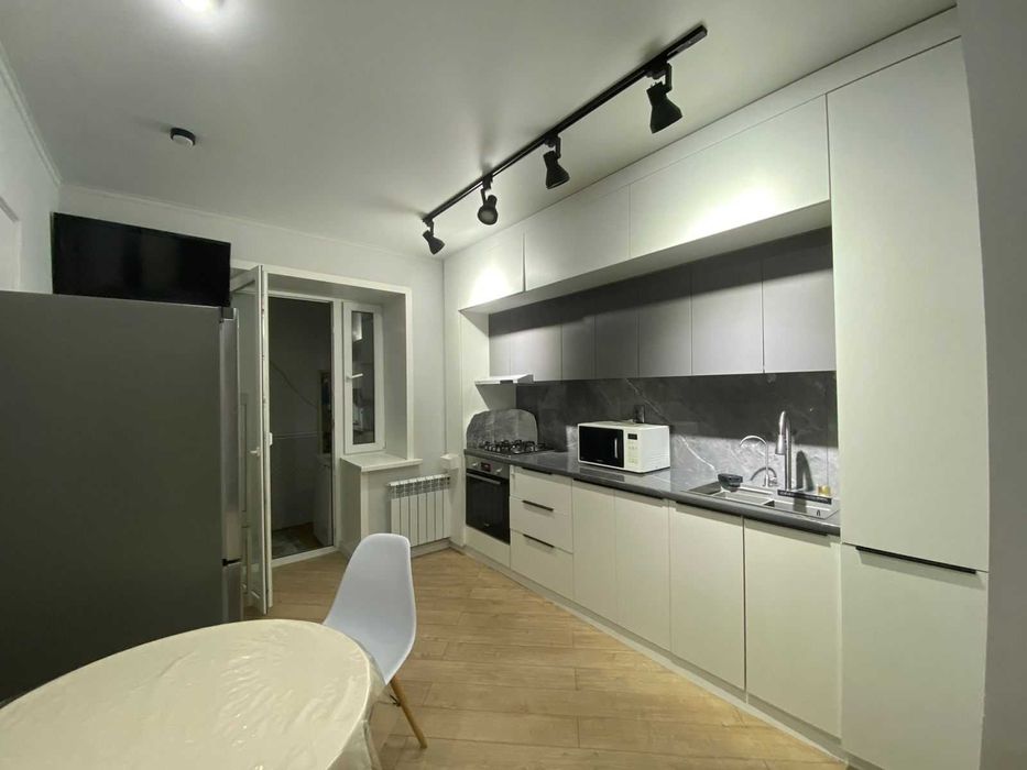 Продается 1 ком  2-база  площадь 50