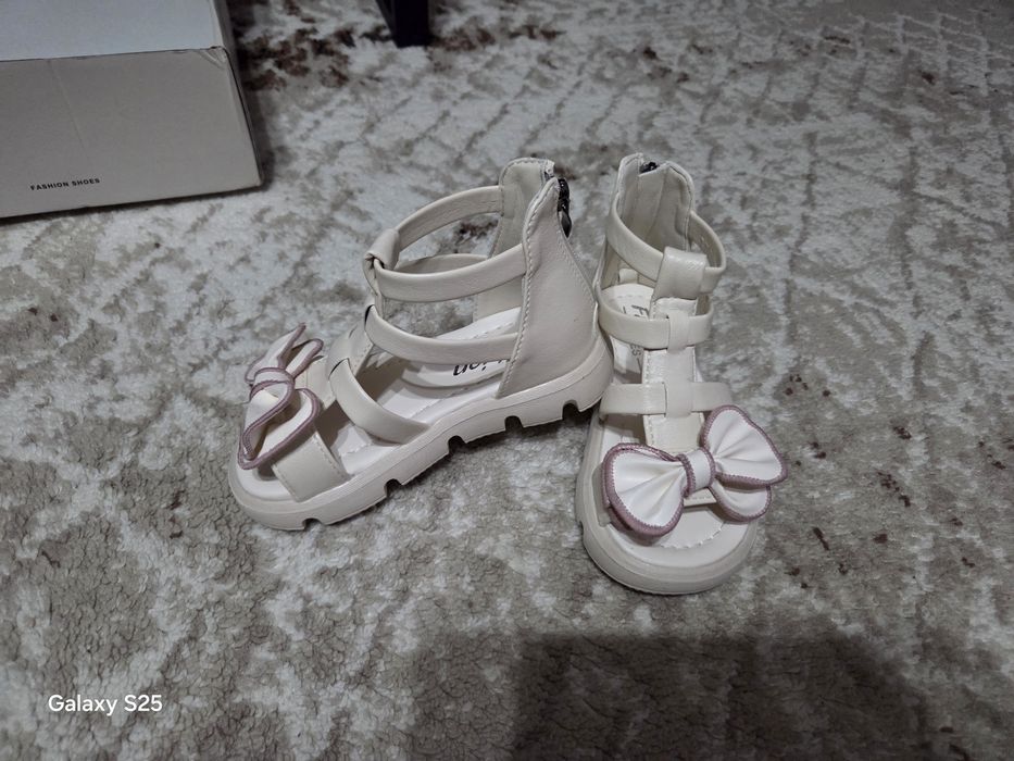 Детские босоножки