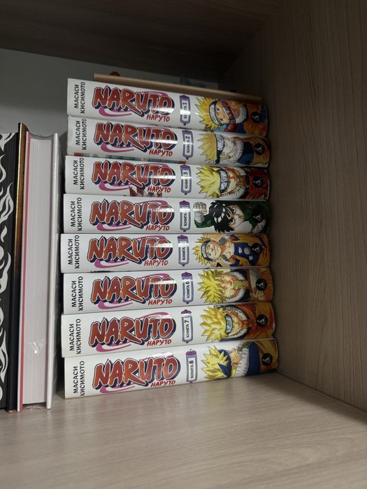 Продаю книги наруто, также 2 фигурки