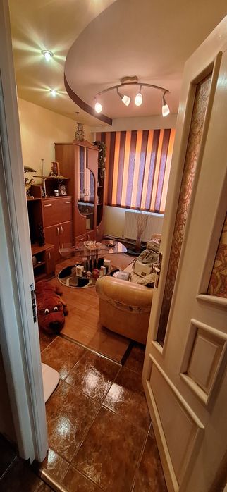Vand apartament 3 camere- decomandat,str.I.L.Caragiale,pret 143000  € negociabil.