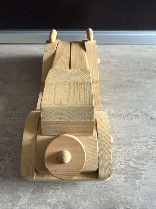 Masinuță din lemn