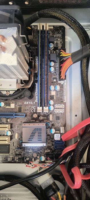 Дънна Платка ASROCK H61M/U3S3+Intel Core i3-2300 3.3Ghz-40 лв