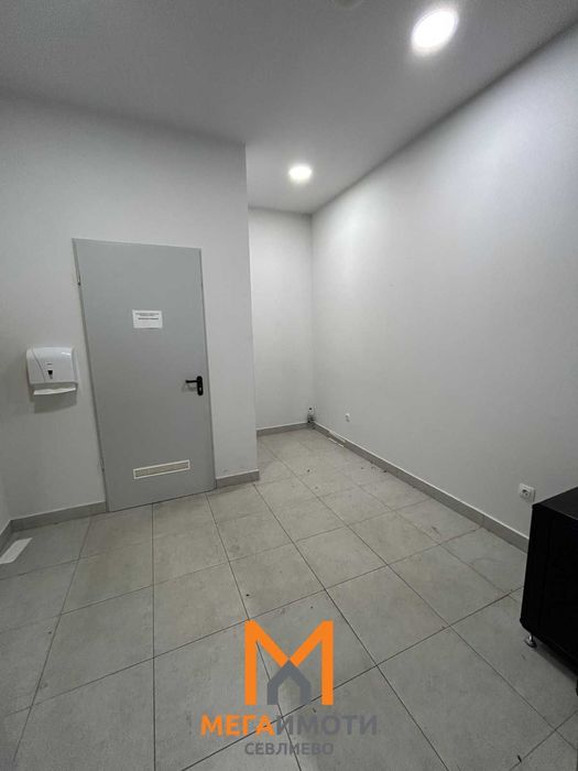 Дава се под наем Магазин в Севлиево - 280 кв.м за 1675.35 € - Снимка #1