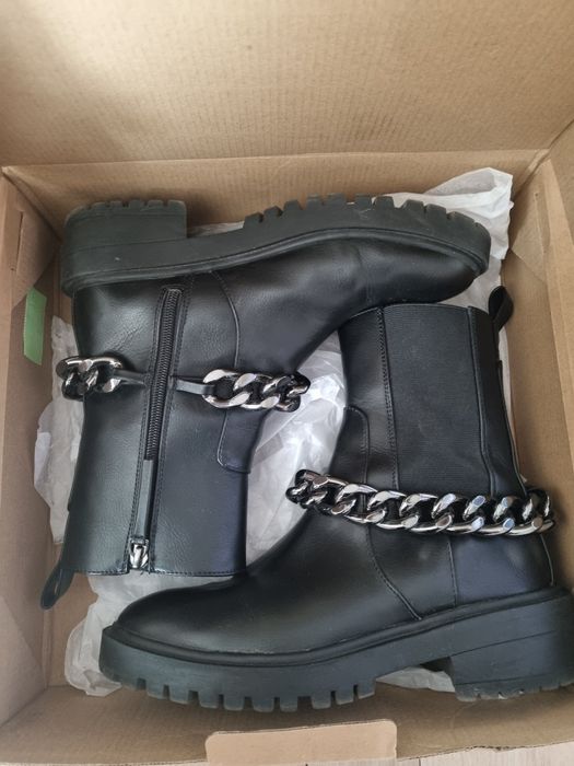 Бота с аксесоари Reserved