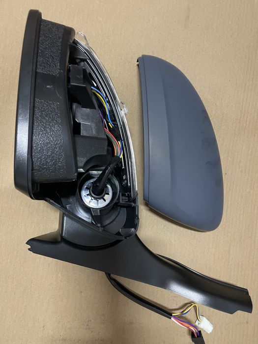 Огледало ляво пежо 2008 peugeot 2017г