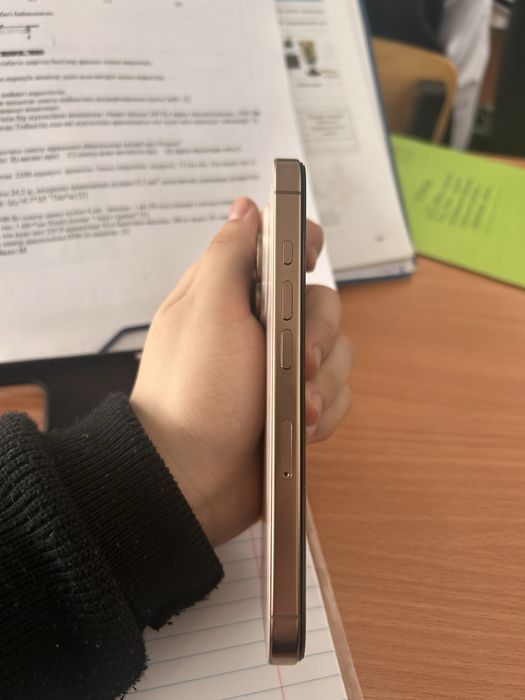 Продам айфон 16 про срочно