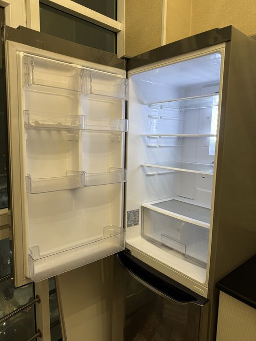 Продаю LG холодильник в