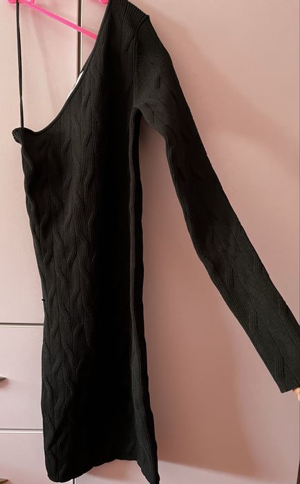 Bershka черна, дълга рокля с един ръкав