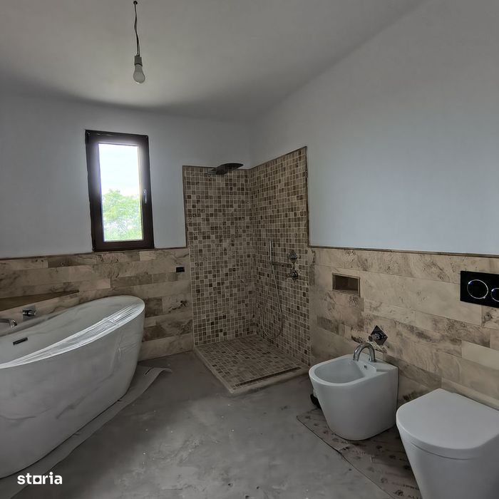 Casă de vânzare în cărămidă garaj, curte