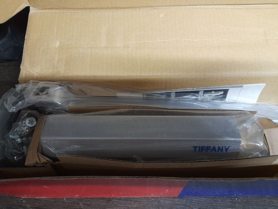 Продаётся дверной доводчик