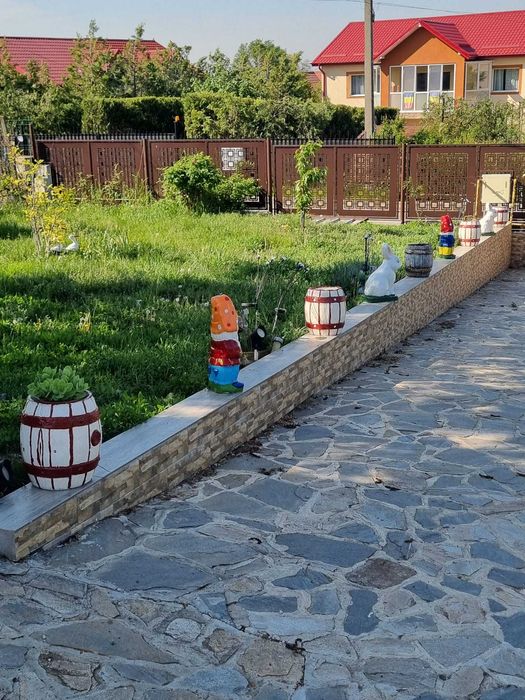 Pitici  si Iepurasi decorativi din ciment pt gradina -Ghivece mai si mici