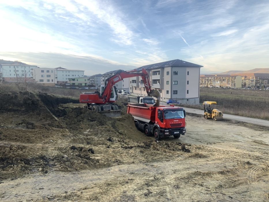 Inchiriez utilaje excavator cilindru compactor  8x4 picon demolari