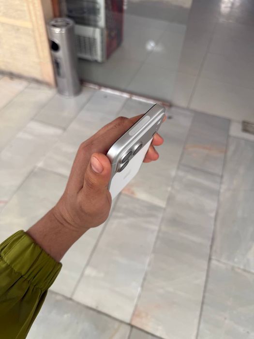 Iphone 17 pro max silver