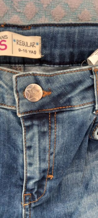 Продам детские джинсы