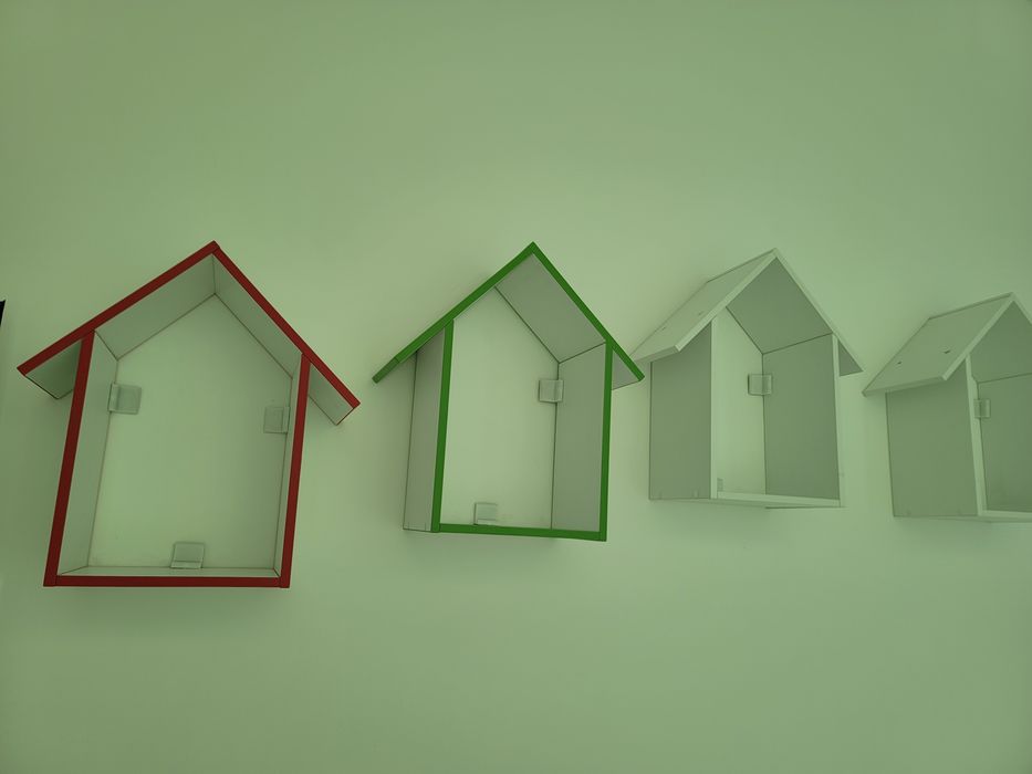 Настенные полки «Домик» для детской комнаты