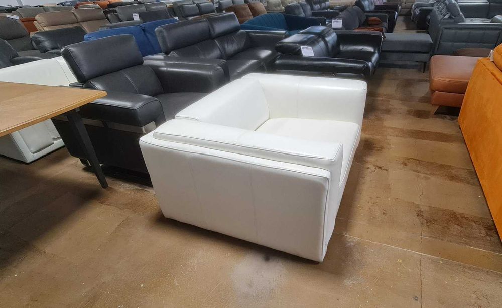 Бял кожен фотьойл - налични 2 броя /цена за 1 брой/