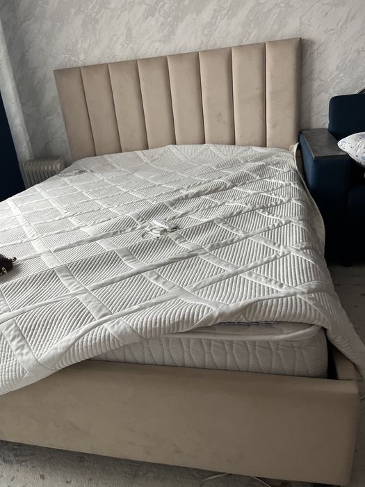 Кровать с матрасом