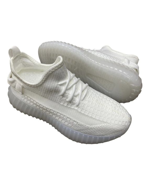 Кроссовки новые продам