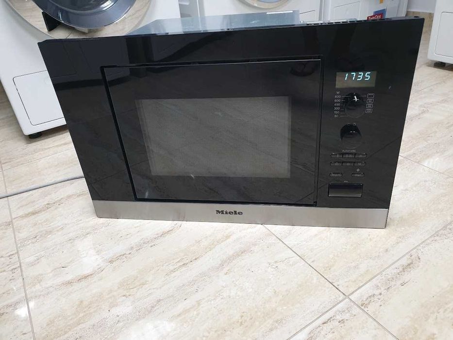17L - 600мм - Miele M6032 Микровълнова Фурна с Грил за Вграждане