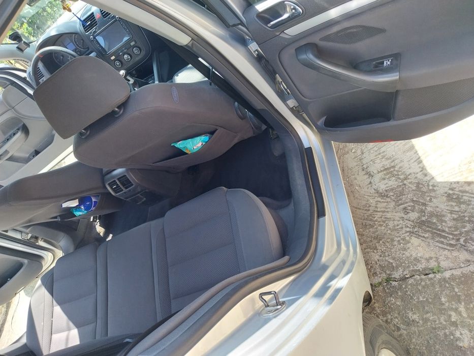 Vând golf 5 2.0tdi 140cp