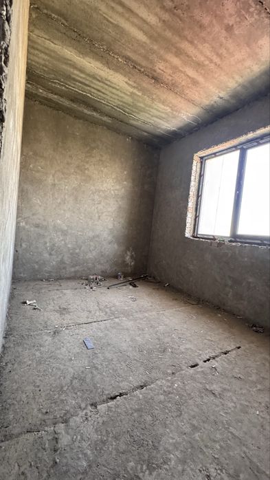 Eshonguzarda dom sotiladi