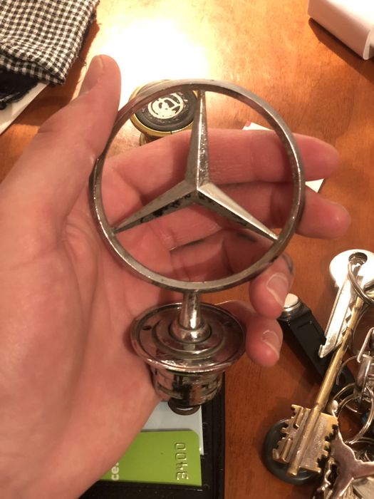Продам значок мерседес