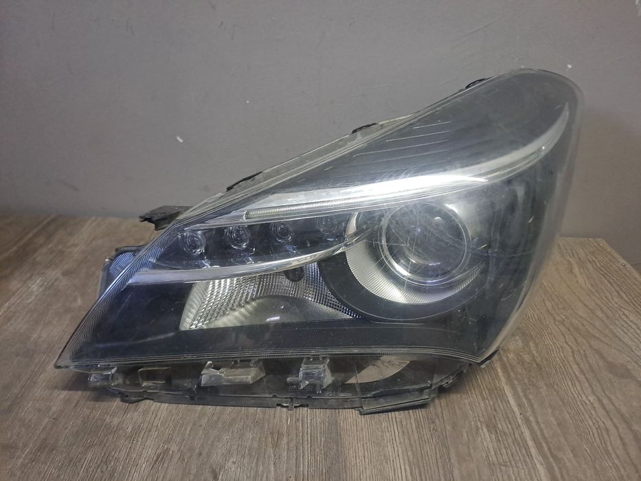 Yaris 2014-2017 фар лед