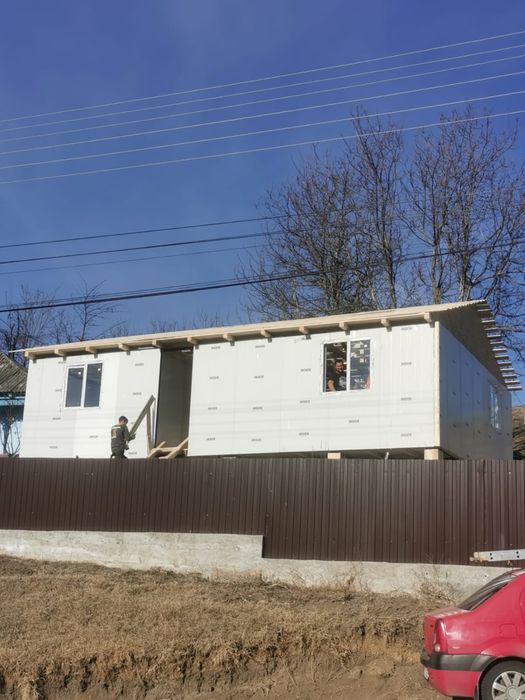 Confecționez case modulare pe structura metalica
