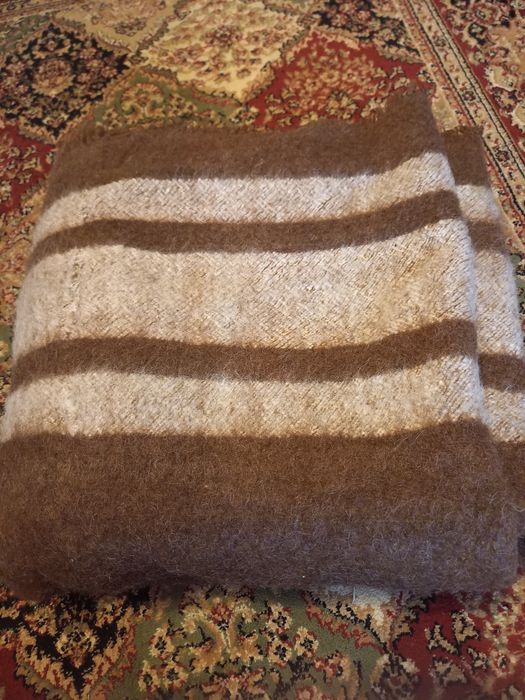Вълнени ръчно тъкани одеяла с ресни..