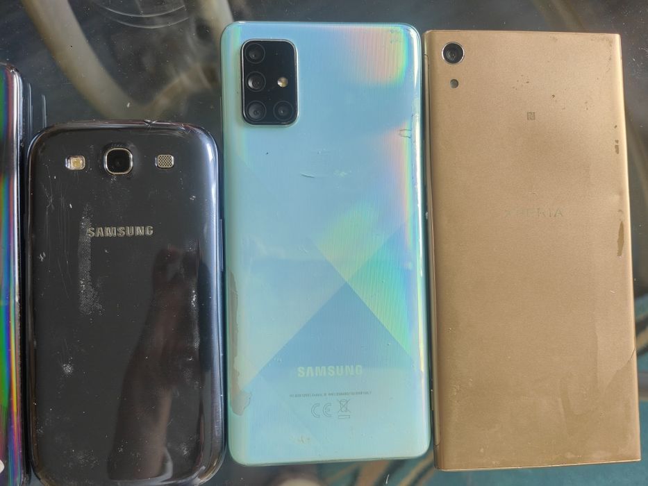 Стари телефони за части