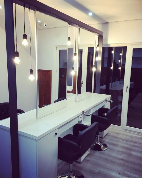 Beauty Salon Abstract închiriază cameră pentru masaj, gene, manichiura sau micropigmentare sprâncene