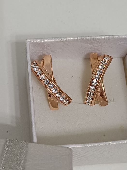 Серьги с сияющим камнем