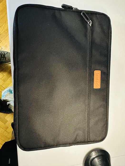 Vand huse tableta / lapop 9,7-14 inch noi cu burete