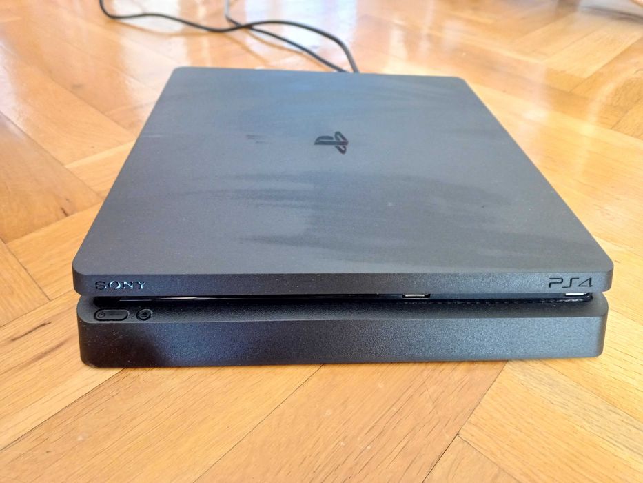 PS4 Slim с два джойстика и игри
