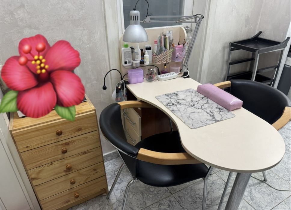 Срочно Маникюрный стол стуля продам