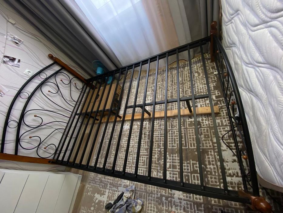 Кровать железная