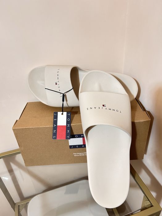 Papuci barbati Tommy Jeans noi cu eticheta