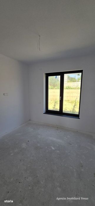Case noi cu etaj la Lebada!Predare la cheie!