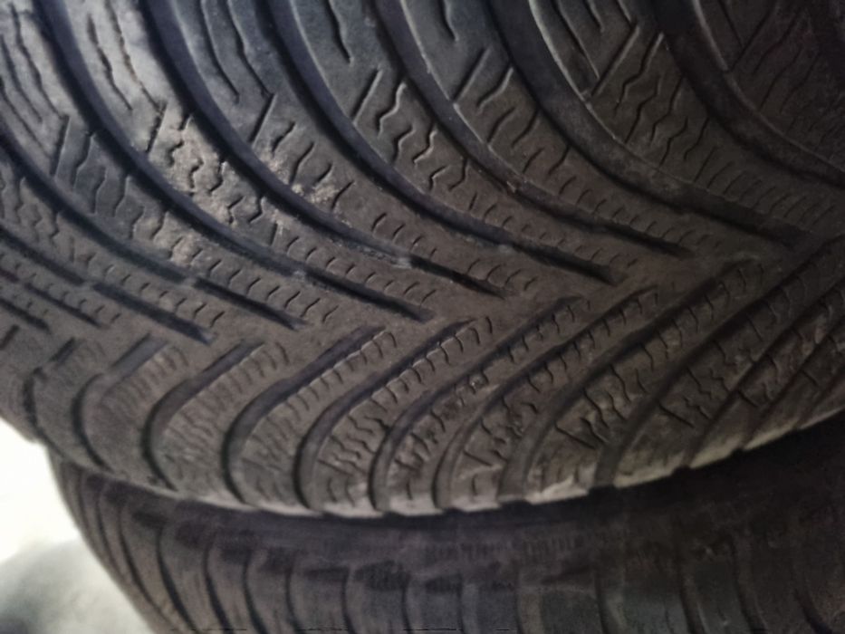 Vand 4 anvelope M+S Michelin 215/65 R16  in stare buna