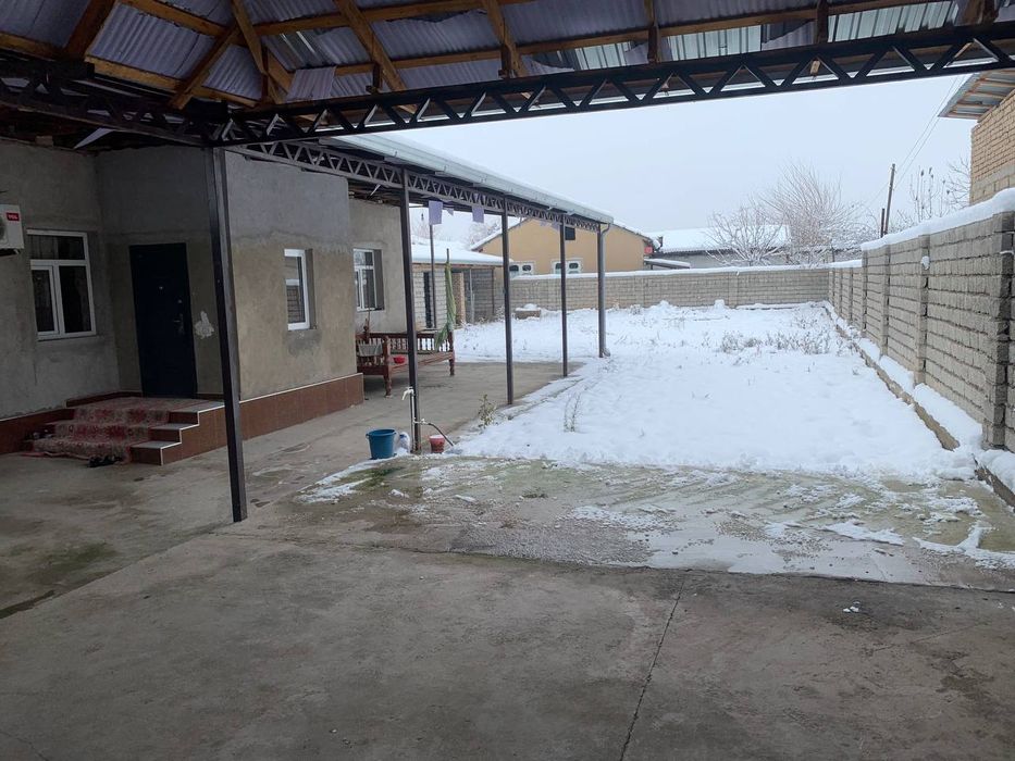 Uy sotiladi 6 sotik 3 xonali xamma sharoiti bor