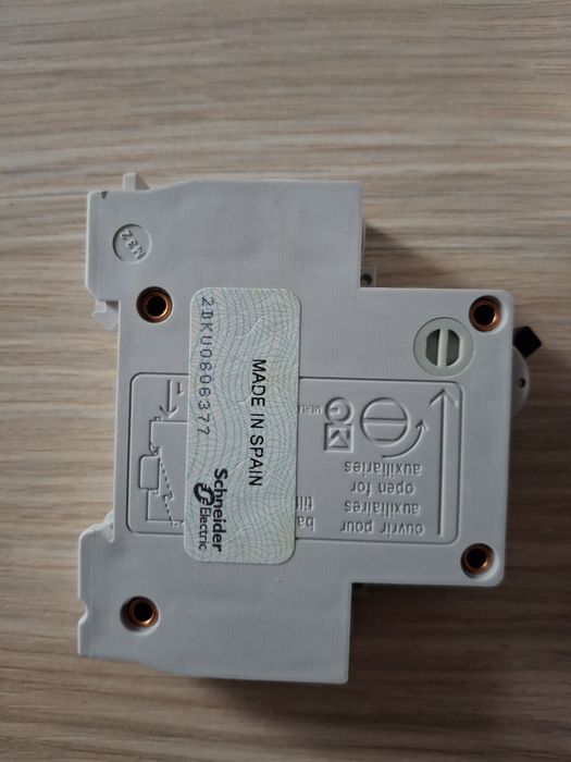 6 sigurante automate DC ptr curent continuu
