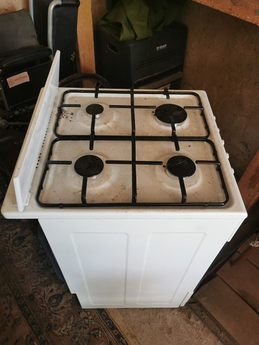 Продам газовую плиту