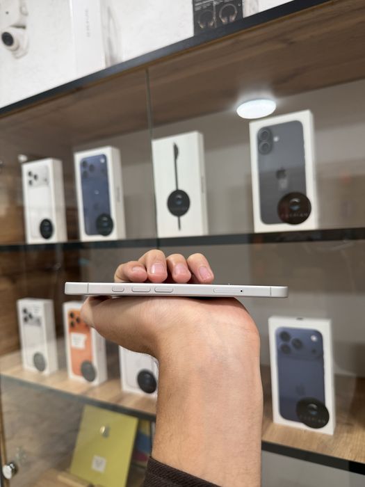 iPhone 16