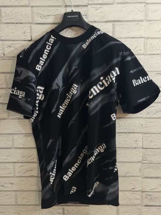 Висок клас тениски.Налични размери S,M,L,Xl,2Xl