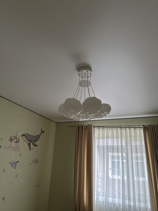 Продам 3 люстры новые